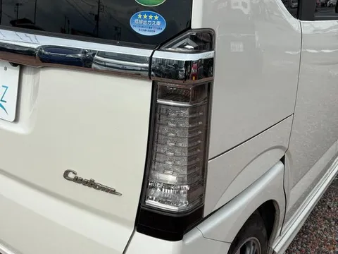 Honda N-BOX Custom