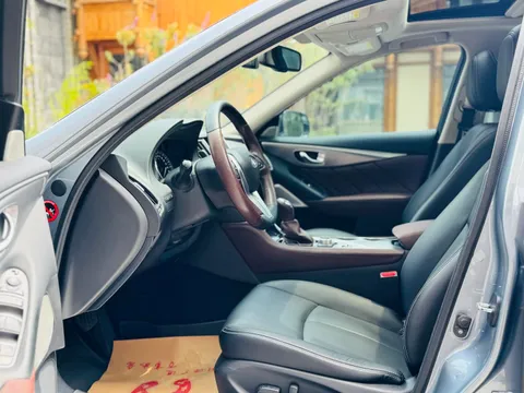 Infiniti Q50L