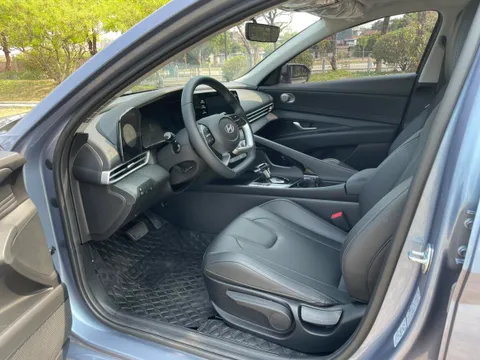 Hyundai Elantra (Avante)