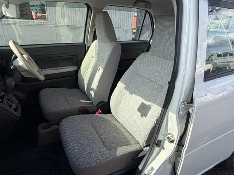 Daihatsu Mira Tocot