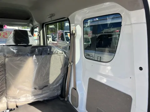 Nissan Clipper Van
