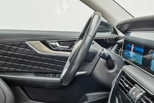 Hongqi HS5