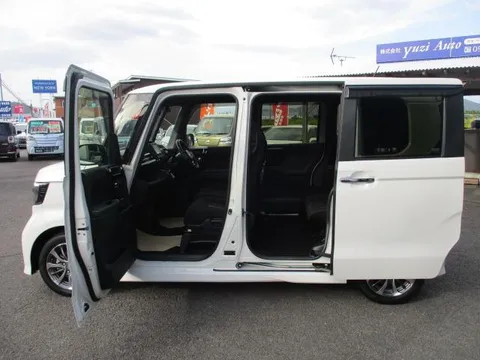 Honda N-BOX Custom