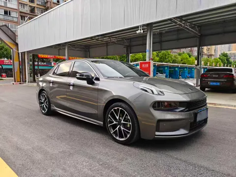 Lynk & Co 03