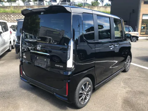 Honda N-BOX Custom