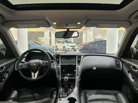 Infiniti Q50L