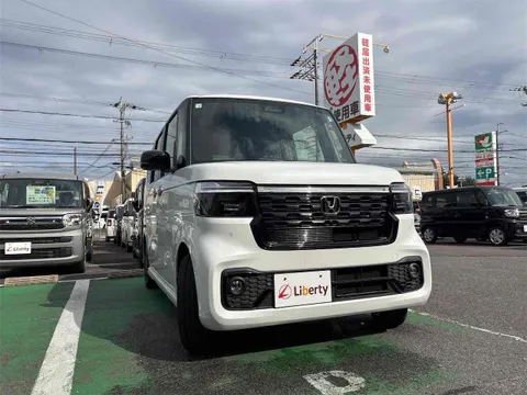 Honda N-BOX Custom