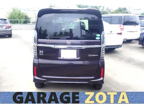 Honda N-BOX Custom