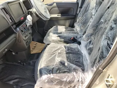 Nissan Clipper Van