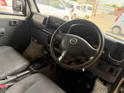Nissan Clipper Van