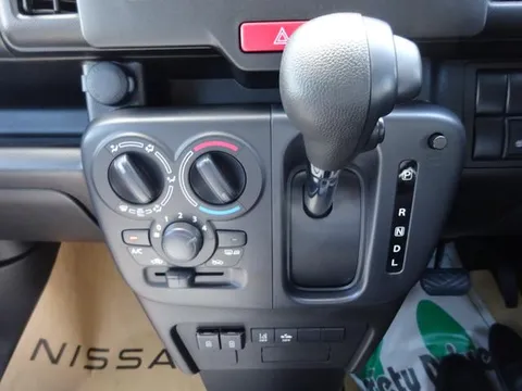 Nissan Clipper Van
