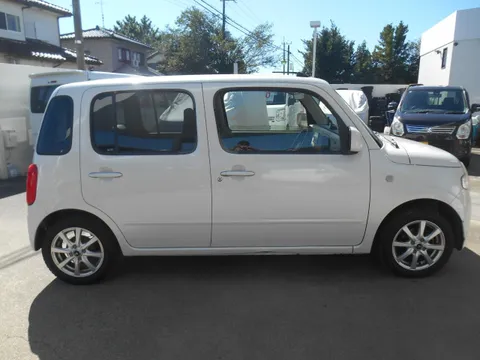 Daihatsu Mira Cocoa
