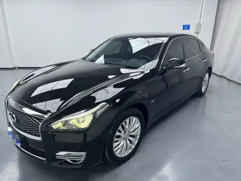 Infiniti Q70