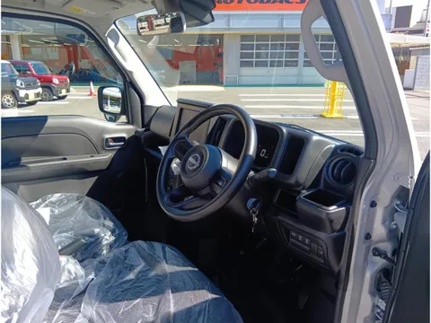 Nissan Clipper Van