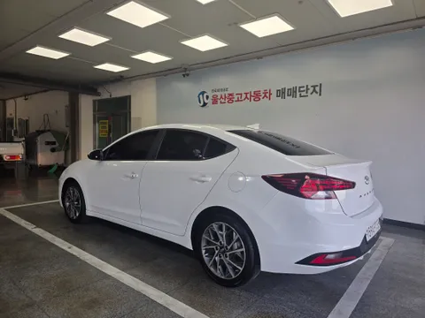 Hyundai Elantra (Avante)