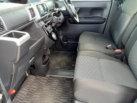 Toyota Pixis Mega