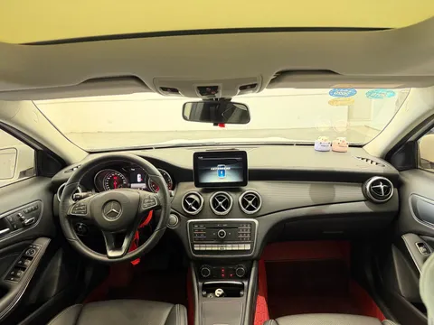 Mercedes-Benz Mercedes-Benz GLA