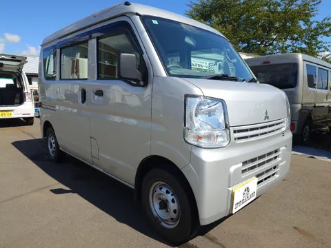 Mitsubishi Minicab Van