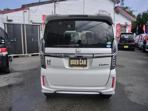Honda N-BOX Custom
