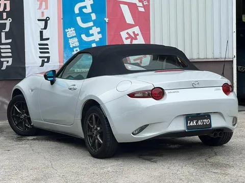Mazda MX-5 (Roadster)