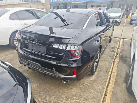 Lynk & Co 03