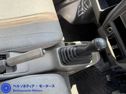 Nissan Clipper Van