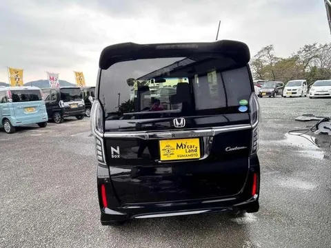 Honda N-BOX Custom