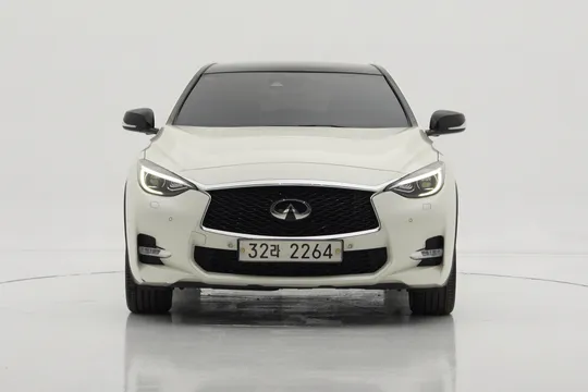 Infiniti Q30