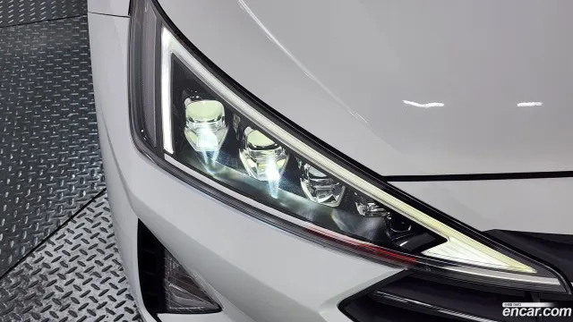Hyundai Elantra (Avante)