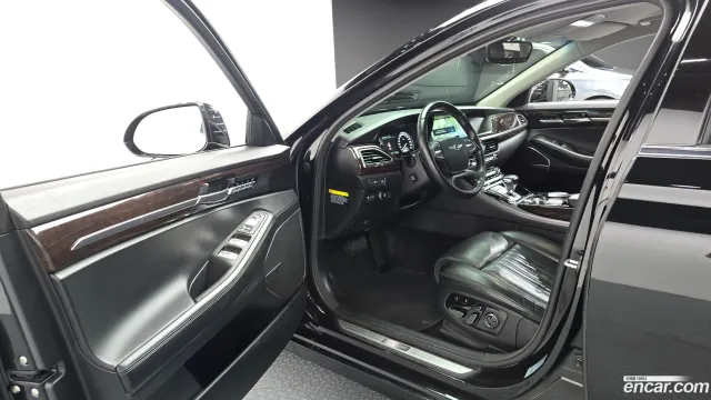 Genesis G90 (EQ900)
