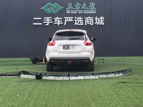 Infiniti ESQ