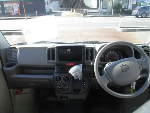 Nissan Clipper Van