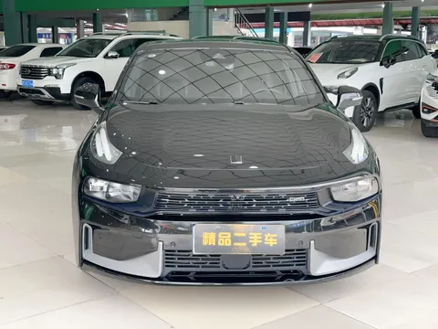 Lynk & Co 03