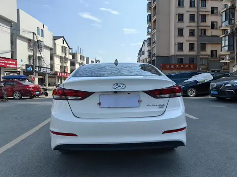 Hyundai Elantra (Avante)