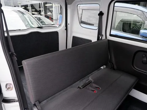 Nissan Clipper Van