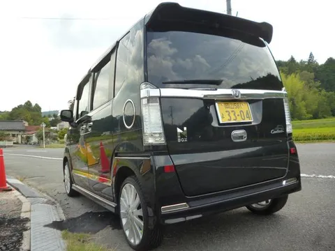 Honda N-BOX Custom