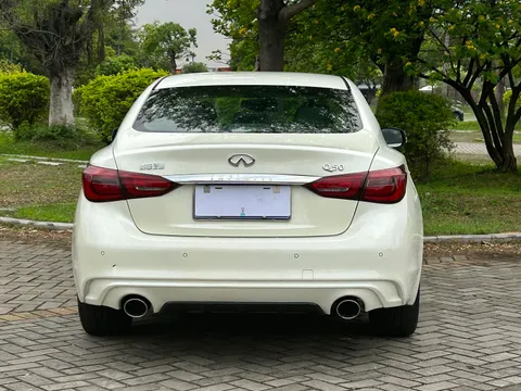 Infiniti Q50L