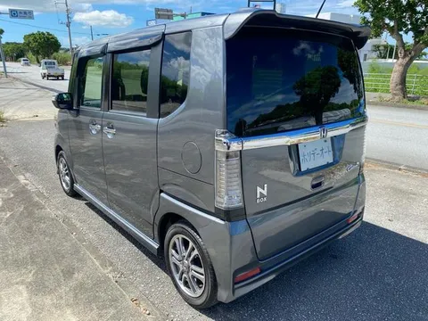 Honda N-BOX Custom