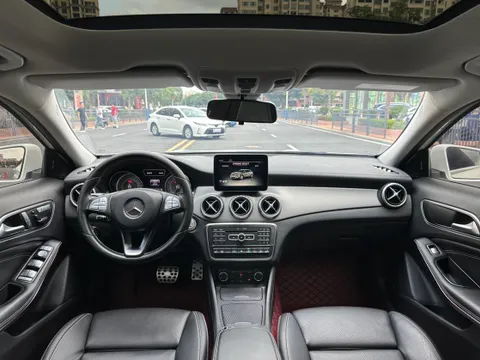 Mercedes-Benz Mercedes-Benz GLA