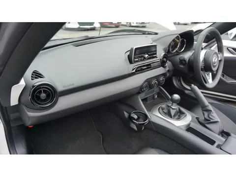 Mazda MX-5 (Roadster)