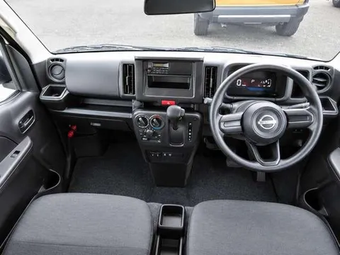 Nissan Clipper Van