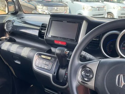 Honda N-BOX Custom