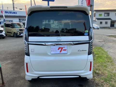 Honda N-BOX Custom