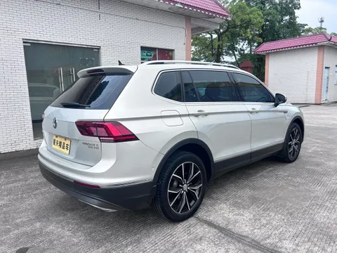 Volkswagen Tiguan L