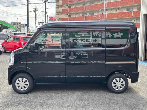 Nissan Clipper Van