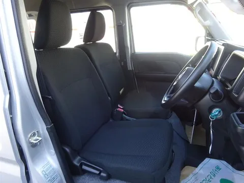 Nissan Clipper Van