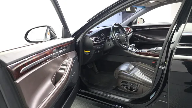 Genesis G90 (EQ900)