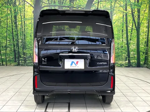 Honda N-BOX Custom