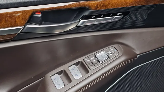Genesis G90 (EQ900)