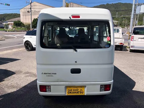 Mitsubishi Minicab Van